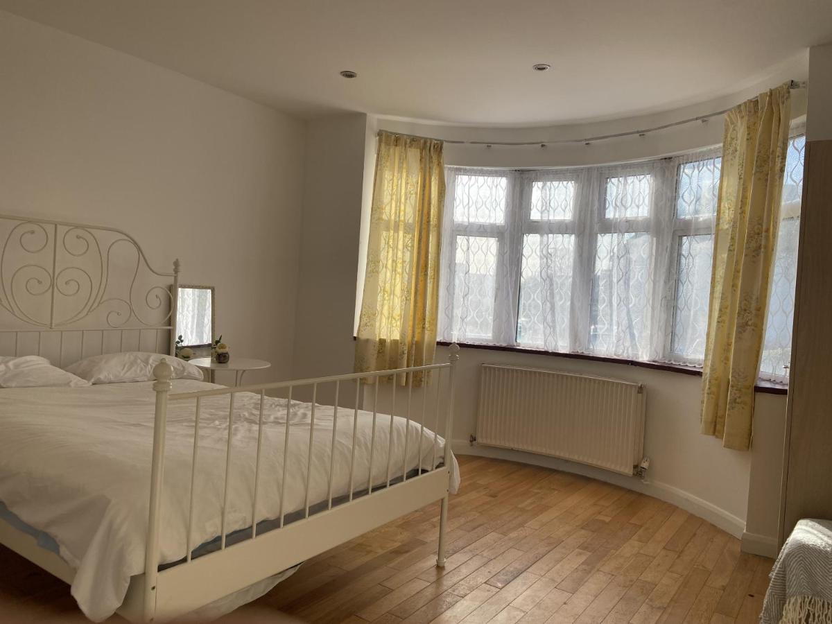 Art Double Bed Room Edgware Екстер'єр фото
