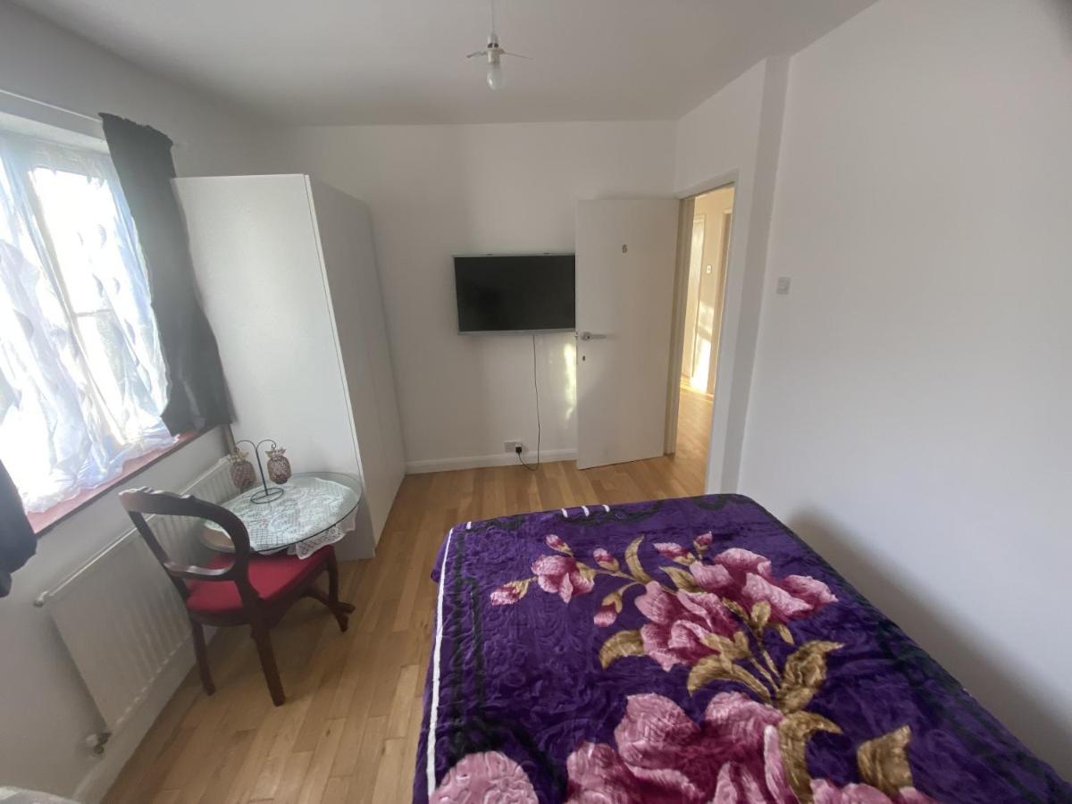 Art Double Bed Room Edgware Екстер'єр фото