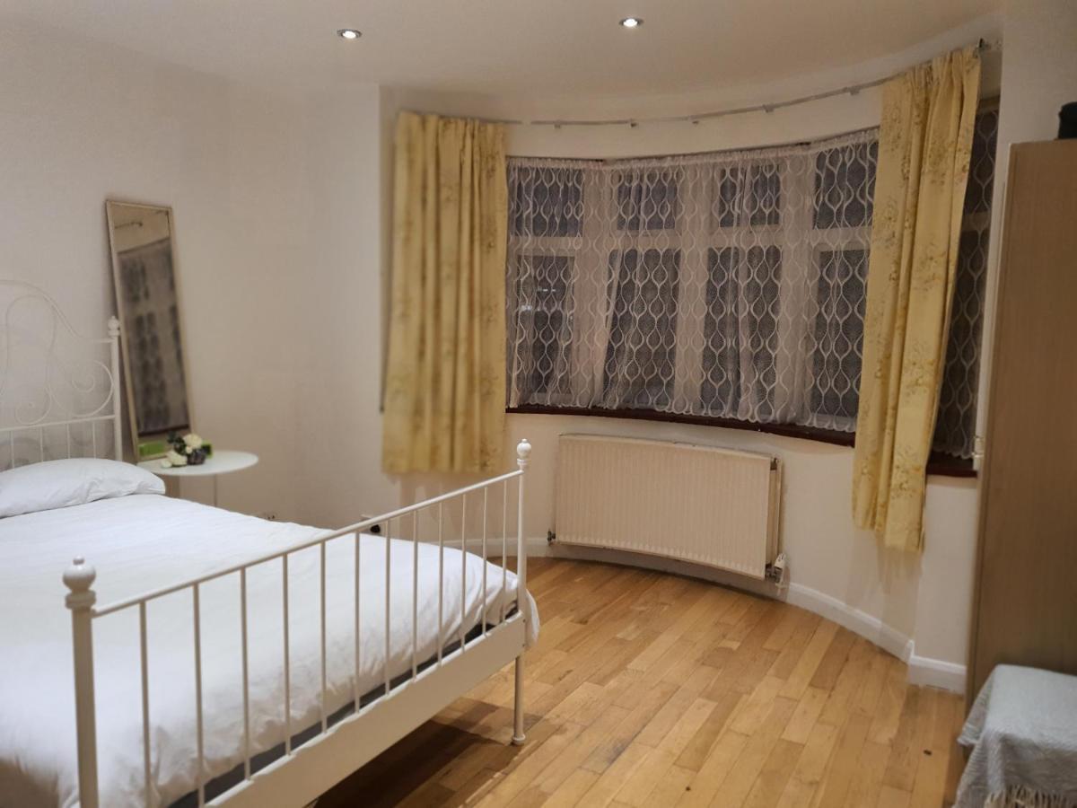 Art Double Bed Room Edgware Екстер'єр фото