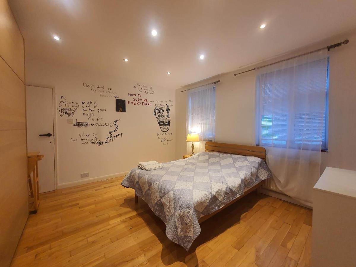 Art Double Bed Room Edgware Екстер'єр фото