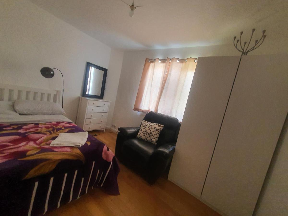 Art Double Bed Room Edgware Екстер'єр фото